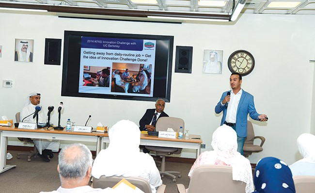 عبدالرحمن المنيس متحدثا