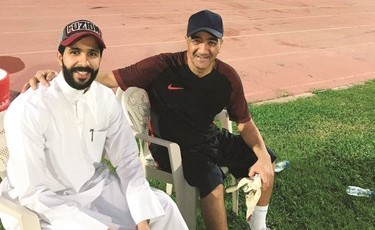 القهيدي تواجد مع مدرب حراس المرمى خليفة منصور﻿