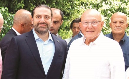 الرئيس تمام سلام مستقبلا رئيس الحكومة سعد الحريري في دراته في المصيطبة‎	(محمود الطويل)﻿