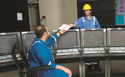 المتمارضون في «النفط» محرومون من المكافآت التشجيعية والتدريب الخارجي
