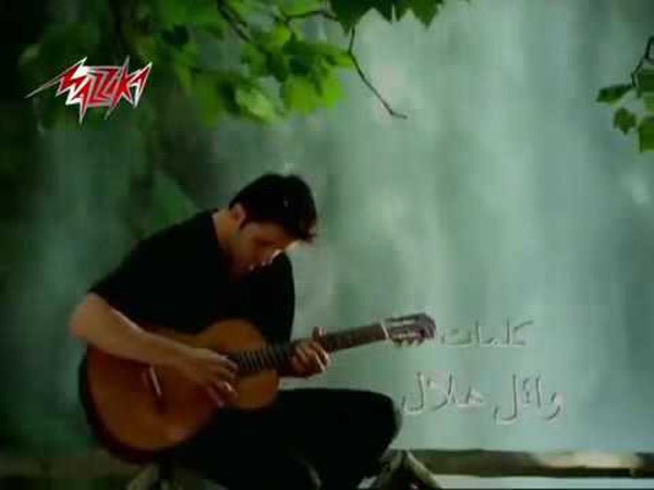 بالفيديو.. هل تذكرون الشاب الوسيم في كليب "يا مجنون"؟ ما كشفته عنه أصالة بعد 15 عاماً صادم وغير متوقع !