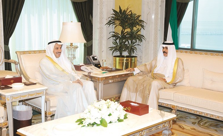 سمو نائب الأمير خلال لقائه السفير الشيخ عزام الصباح﻿