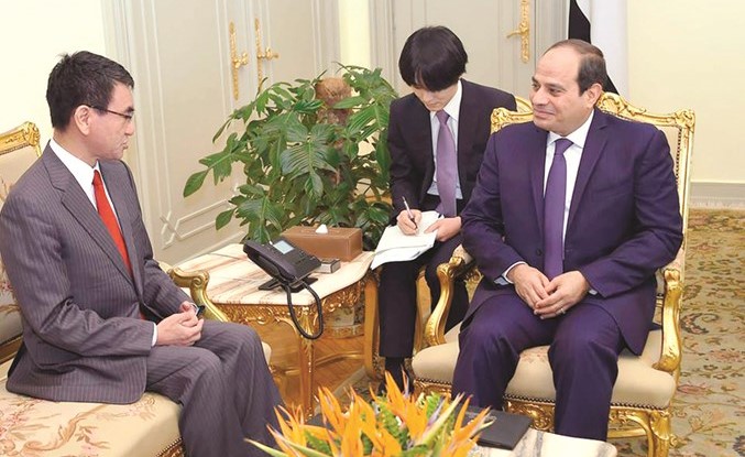 الرئيس عبدالفتاح السيسي ملتقيا وزير الخارجية الياباني تارو كونو﻿