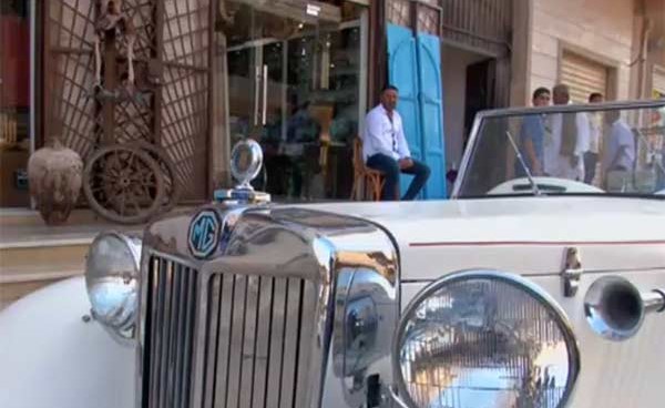 بالفيديو.. شاب ليبي يحرس تاريخ بلاده في وقت الفوضى