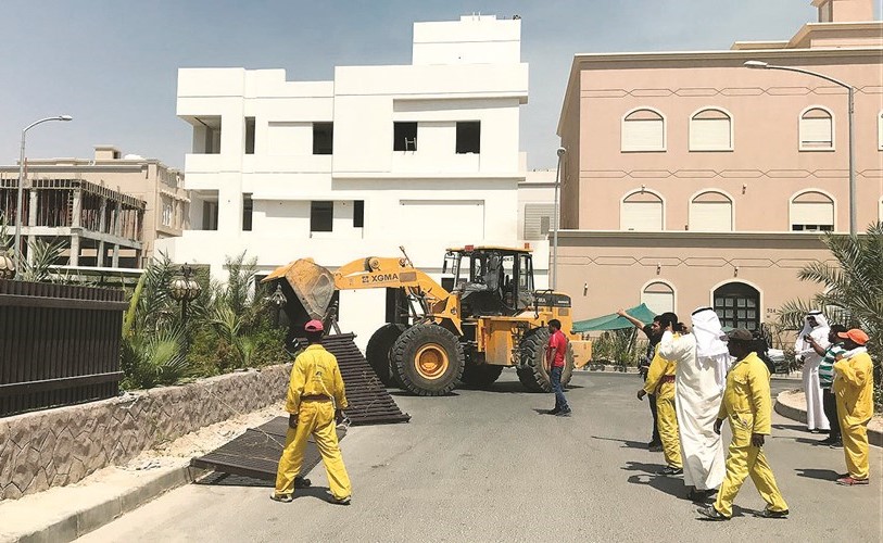 جانب من عملية إزالة التعديات﻿