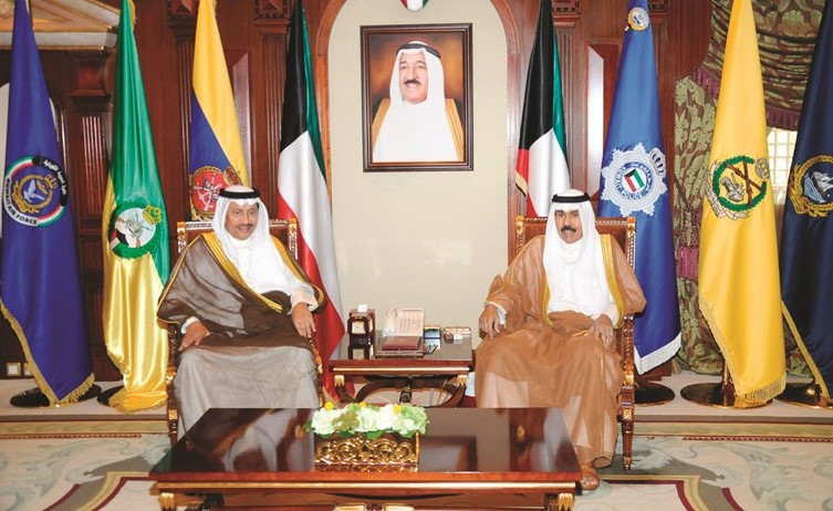 سمو نائب الأمير وولي العهد الشيخ نواف الأحمد مستقبلا سمو رئيس الوزراء الشيخ جابر المبارك﻿