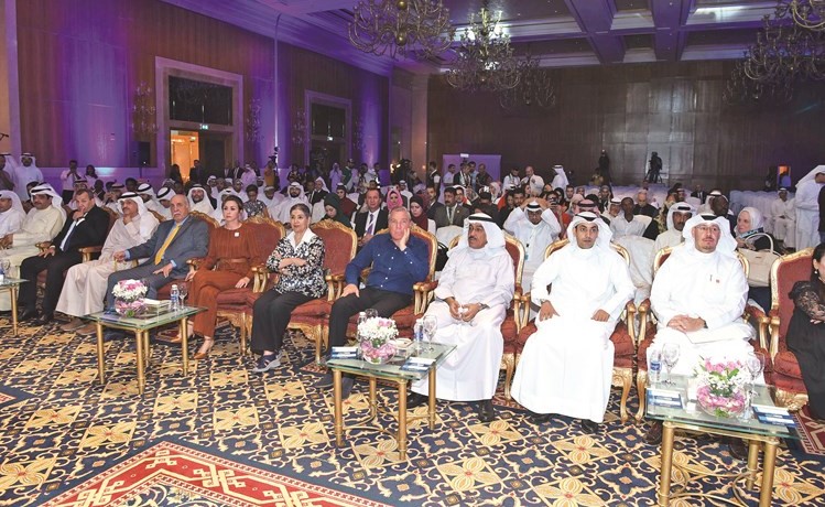 مجبل الأيوب وناصر الهاجري والزميل عدنان الراشد ود.علي جابر وفاطمة حسين والشيخة الزين الصباح ومحمد السنعوسي وطارق المزرم في مقدمة الحضور خلال افتتاح الملتقى الإعلامي الشبابي العربي	(احمد علي)﻿