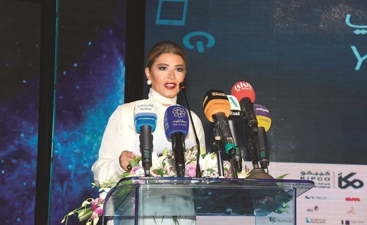 عبير العمر ممثلة عن مشاريع الكويت القابضة ﻿