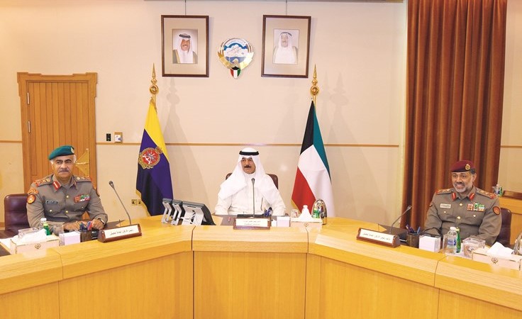 الشيخ محمد الخالد والفريق الركن محمد الخضر والفريق الركن عبدالله النواف خلال اجتماع المجلس العسكري﻿