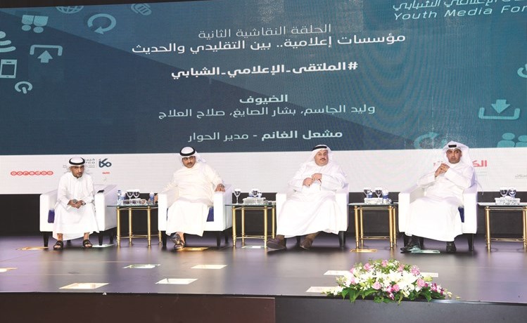 الزملاء صلاح العلاج ووليد الجاسم وبشار الصايغ ومشعل الغانم خلال الحلقة النقاشية الثانية﻿