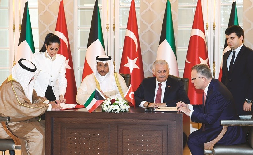 أنس الصالح خلال توقيع اتفاقية تجنب الازدواج الضريبي﻿