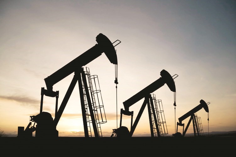 أسعار النفط صوب أعلى مستوى في 5 أشهر