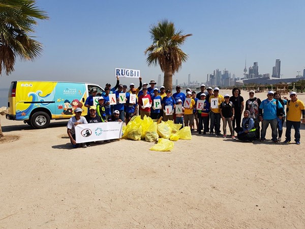 فريق الغوص الكويتي يشارك في الحملة العالمية لتنظيف الشواطئ