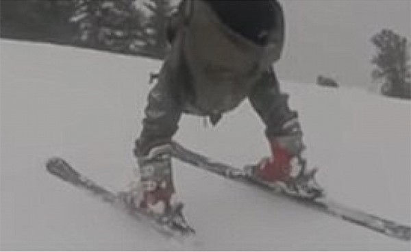 بالفيديو.. يتزلج على الجليد مستخدماً يديه