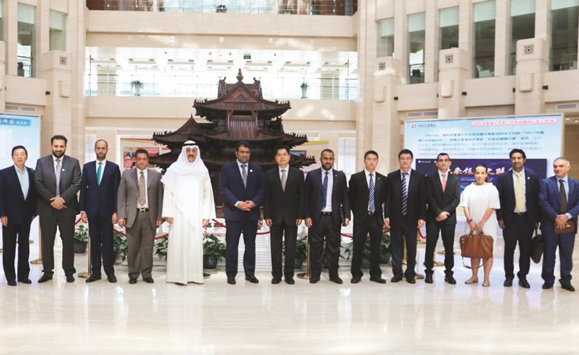 لقطة جماعية للوفد الكويتي مع ممثلي المؤسسات الحكومية الخاصة في الصين﻿