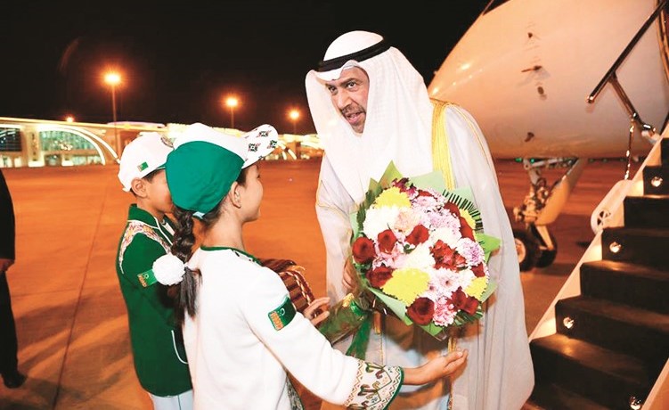 الشيخ أحمد الفهد لحظة وصوله الى عشق اباد ﻿
