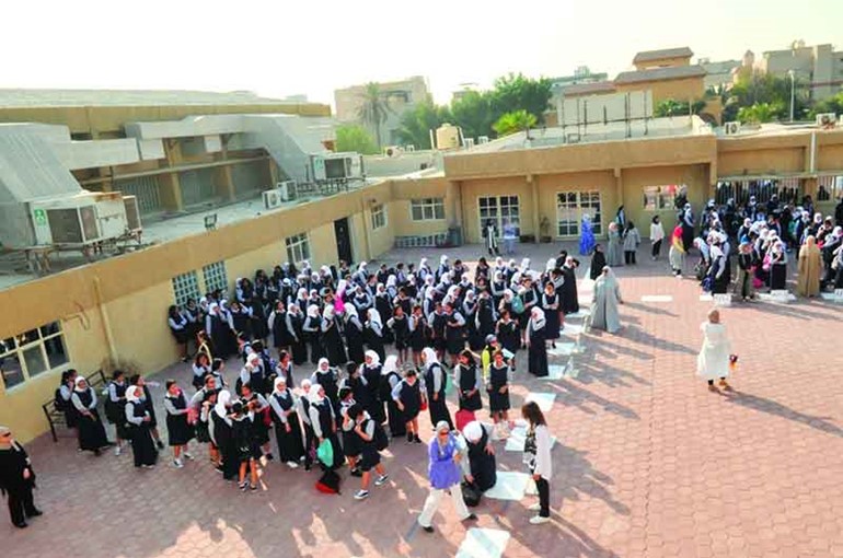 عودة الازدحام مع عودة 76708 طلاب في الثانوية إلى الدراسة