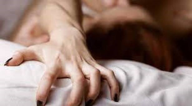 بالفيديو.. أزهرية مصرية تصدم المذيع بتصريحها : "بعض الفقهاء أجازوا معاشرة الرجل للبهائم" !!
