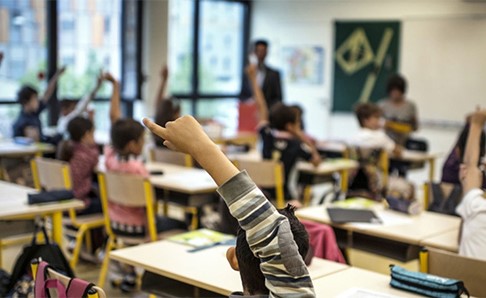 ضجة في فرنسا حول مسألة حسابية في كتاب مدرسي تطلب من التلاميذ عدّ المهاجرين