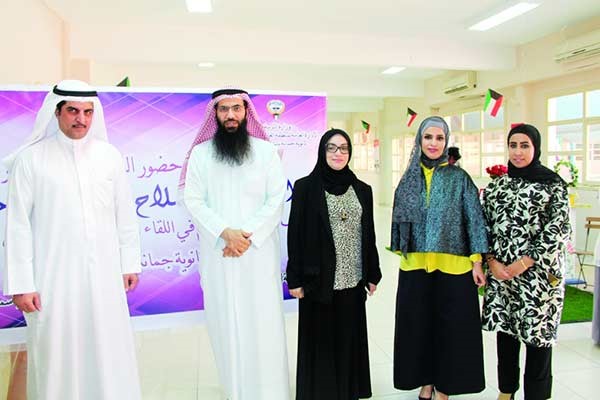 صلاح الماجدي وعدد من الحضور