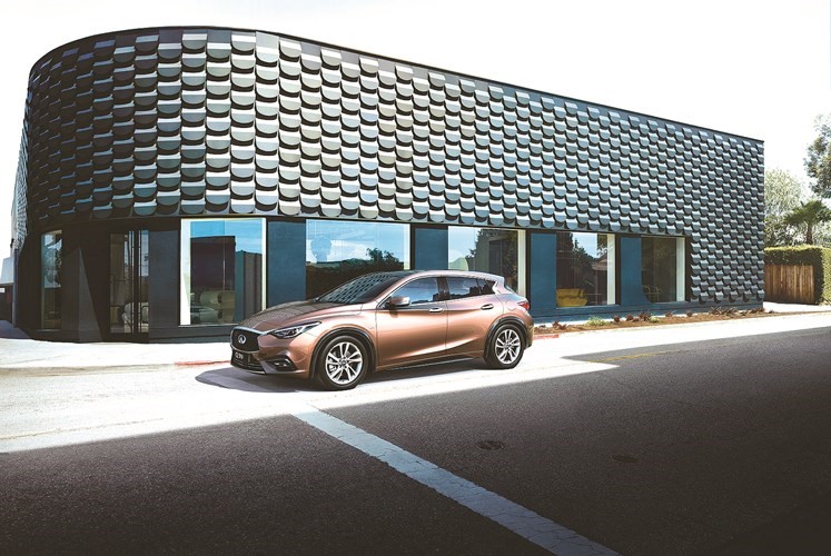 إنفينيتي Q30 الفاخرة مركبة مدمجة تستهدف جيل الشباب