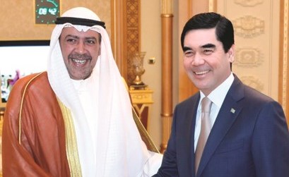 الشيخ أحمد الفهد مصافحا الرئيس التركمانستاني غربانغقولي بردي محمدوف﻿