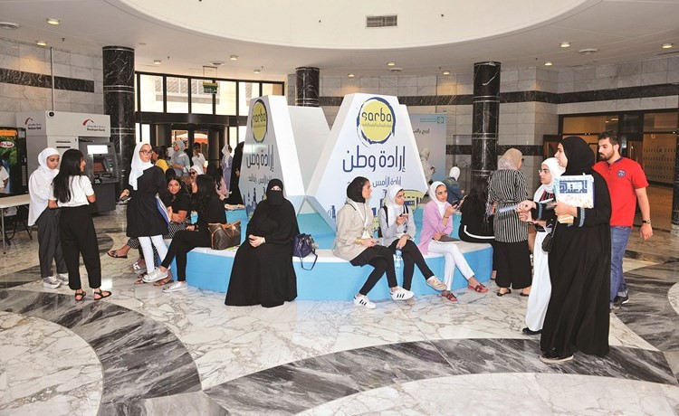 حديث بين الطالبات ﻿