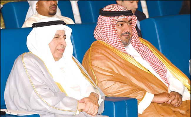 الشيخ ثامر العلي ود.عبدالعزيز الفايز خلال انطلاق فعالية «أسبوع الناتو»     (أحمد علي)