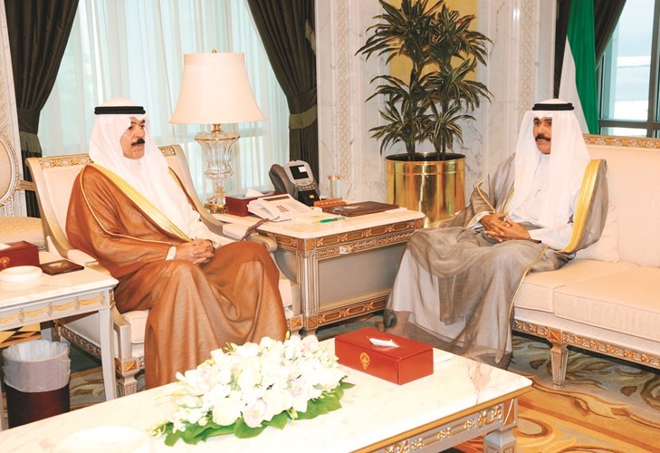 سمو نائب الأمير وولي العهد الشيخ نواف الأحمد مستقبلا الشيخ محمد الخالد ﻿