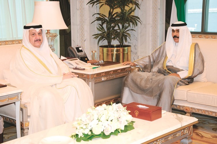 سمو نائب الأمير وولي العهد الشيخ نواف الأحمد مستقبلا عيسى الكندري﻿