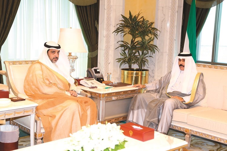 سمو نائب الأمير وولي العهد الشيخ نواف الأحمد مستقبلا الشيخ محمد العبدالله﻿