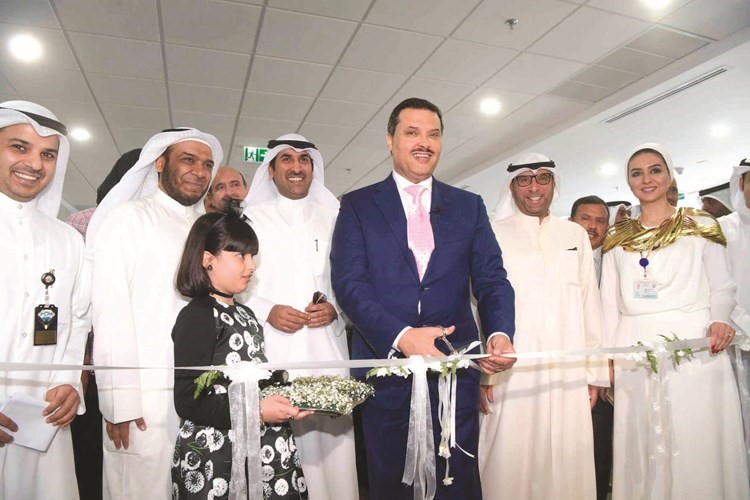 د. جمال الحربي يفتتح مركز الفروانية التخصصي لطب الأسنان ﻿