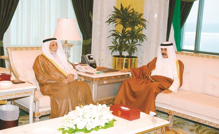 سمو نائب الأمير وولي العهد الشيخ نواف الأحمد مستقبلا المستشار يوسف المطاوعة ﻿