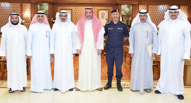 الشيخ فيصل الحمود خلال لقائه مع م.فهد الشتيلي والعقيد صالح الدعاس 