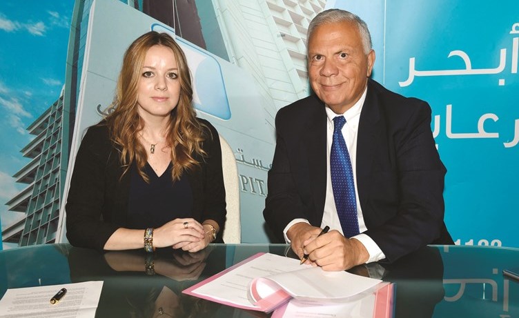 د. يوسف أبو ظهر وكاترينا تاراسوفا خلال المؤتمر الصحافي للإعلان عن توقيع الاتفاقية	(متين غوزال)﻿