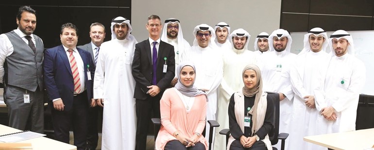 مازن الناهض وسط مجموعة المعينين الجدد في برنامج فرصة ﻿
