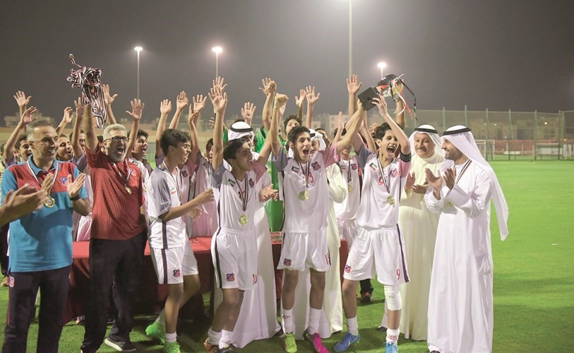 اشبال الكويت يحتفلون بالحصول على كأس السوبر ﻿
