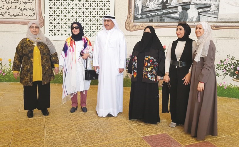 د.محمد الفارس وفاطمة الكندري وبدرية الخالدي وجولة بمدارس منطقة جابر الأحمد﻿