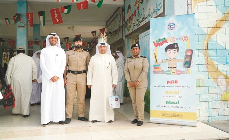 جانب من مشاركة بيتك في زيارة إحدى المدارس﻿