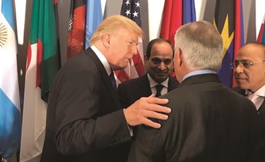 الرئيس السيسي والرئيس الاميركي دونالد ترامب مع مجموعة من القادة وأحاديث جانبية على هامش الاجتماع﻿