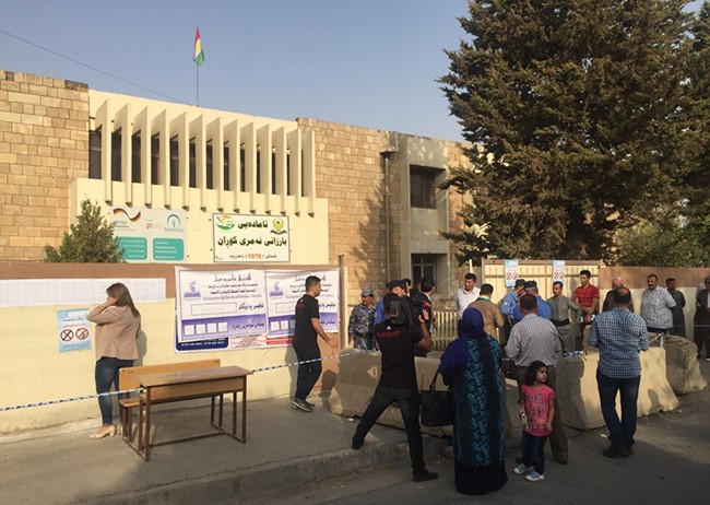 مراكز الاقتراع في إقليم كردستان تستقبل الناخبين ليدلون باصواتهم في استفتاء تاريخي على انفصال الاقليم عن العراق
