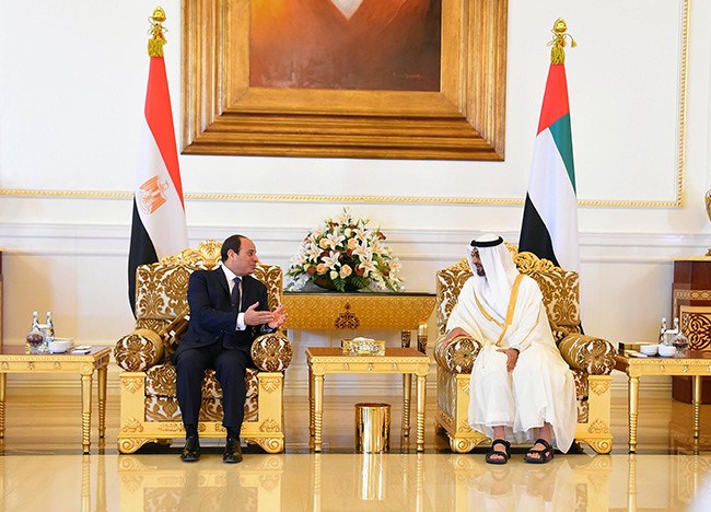 ولي عهد أبوظبي بحث مع الرئيس المصري تعزيز العلاقات والقضايا الإقليمية