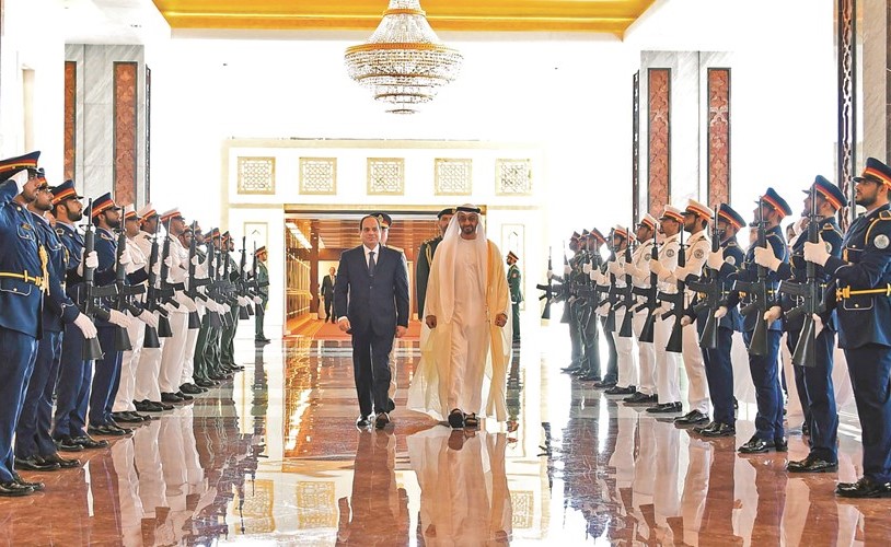 الرئيس عبدالفتاح السيسي وصاحب السمو الشيخ محمد بن زايد يستعرضان حرس الشرف في أبوظبي﻿
