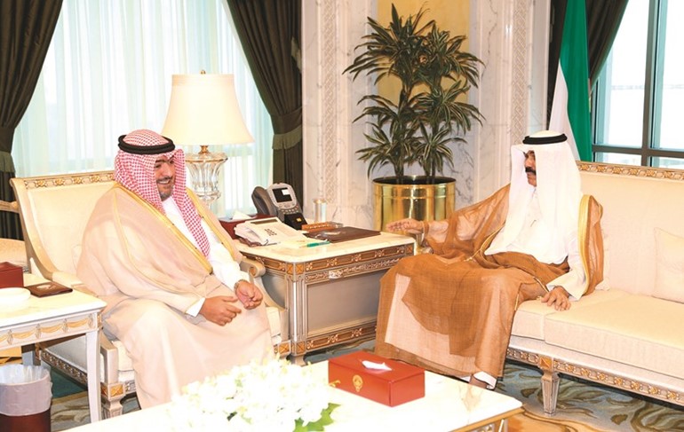 سمو نائب الأمير وولي العهد الشيخ نواف الأحمد مستقبلا الشيخ ثامر العلي ﻿