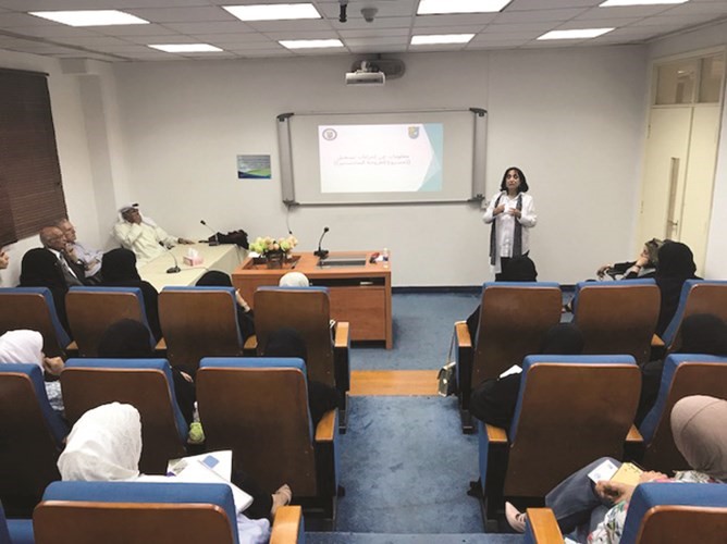 كلية التربية نظمت لقاءها التنويري لطلبة الدراسات العليا