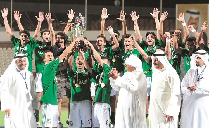 شباب العربي خلال تتويجهم بكأس السوبر﻿