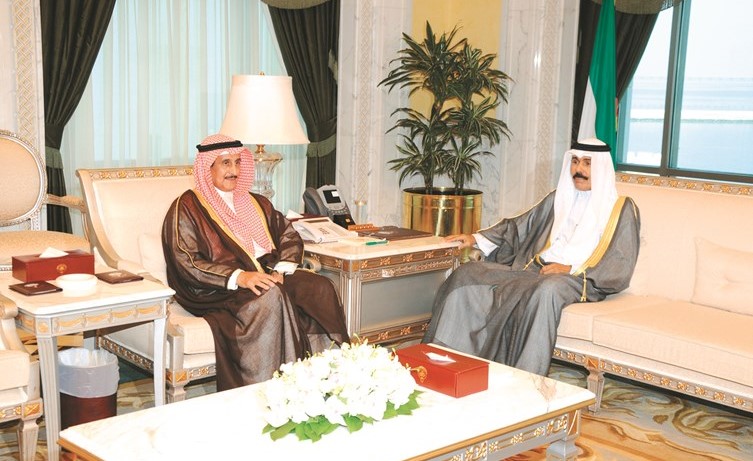 سمو نائب الامير وولي العهد الشيخ نواف الاحمد خلال لقائه الشيخ د.ابراهيم الدعيج ﻿
