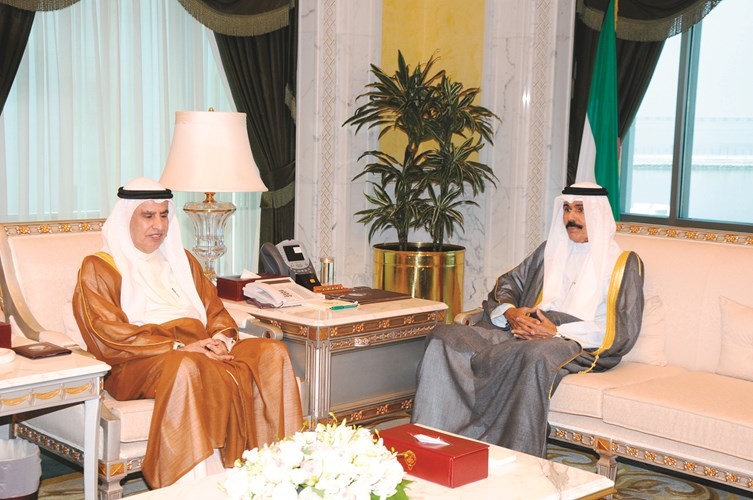 سمو نائب الأمير وولي العهد الشيخ نواف الأحمد مستقبلا صالح الفضالة ﻿