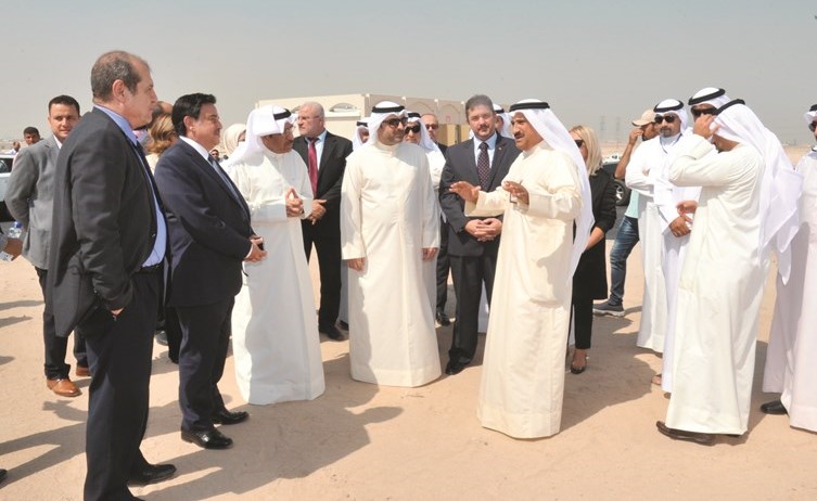 الوزير ياسر أبل والسفير مراد تامير خلال الجولة بموقع المشروع 	(زين علام)﻿