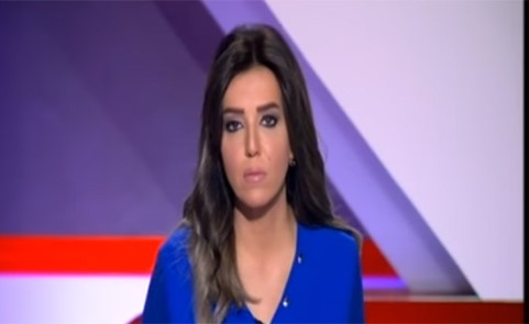 بالفيديو.. مسؤولة مصرية تتعرض لحادث أثناء مداخلة تلفزيونية